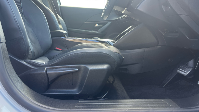 Peugeot 2008 100kW GT 50kWh 5dr Auto Electric Estate